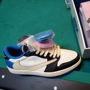 Travis Scott Jordan 1 low fragment